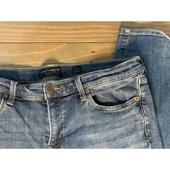 Lucky Brand Mid Rise Straight Sweet blue jeans women's size 14 - Picture 3 of 12